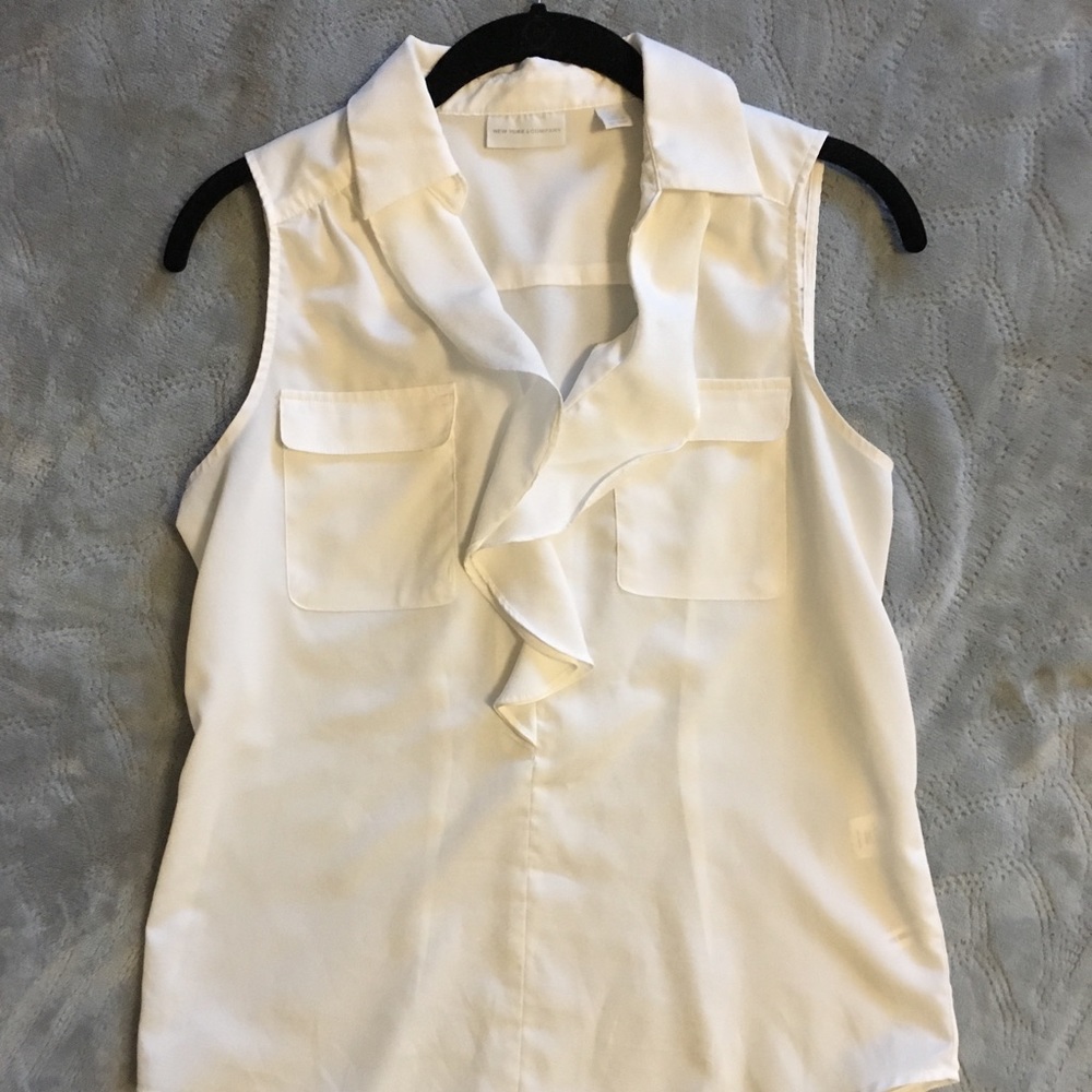 *FINAL SALE* NY&CO sleeveless Blouse